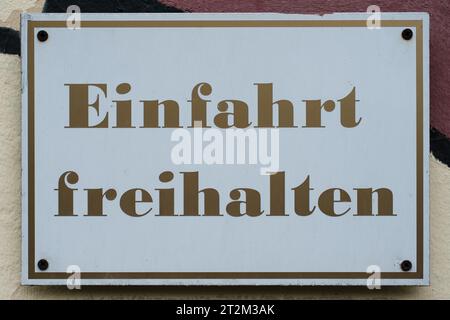 Sign with the inscription Keep driveway clear, Hanseatic City of Hamburg, Hamburg, Germany Stock Photo