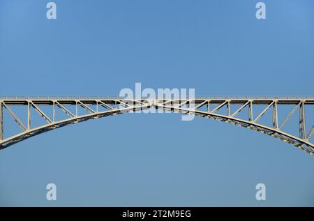 A close view on the keystone of the Viaduc de Viaur in central France. This is a cantilever metallical viaduct. Stock Photo