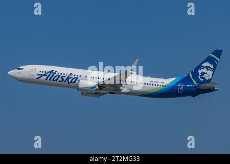 N941AK Alaska Airlines Boeing 737-9 MAX at Los Angeles International (LAX / KLAX) Stock Photo