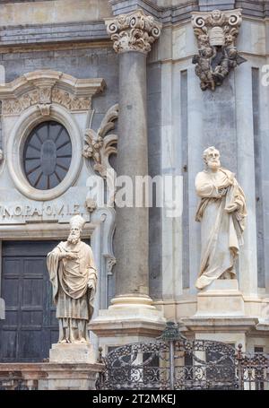 The Metropolitan Cathedral of Saint Agatha, Catania, Sicily, Italy.  Statues on the facade.  Catania is a UNESCO World Heritage Site. Stock Photo