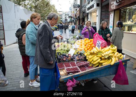 Istanbul, Turkey, The greengrocers at a food market in Uskudar (Turkish, Üsküdar) district on the Anatolian (Asian) shore of the Bosphorus Stock Photo