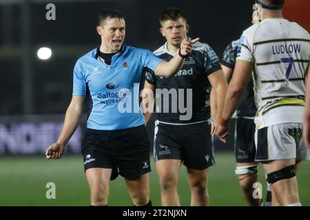 Newcastle, UK. 20th Oct, 2023. Jack Makepeace (referee) is pictured during the Gallagher Premiership match between Newcastle Falcons and Gloucester Rugby at Kingston Park, Newcastle on Friday 20th October 2023. (Photo: Chris Lishman | MI News) Credit: MI News & Sport /Alamy Live News Stock Photo