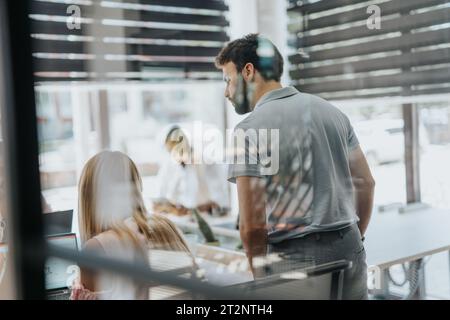 Employees and head of department talking about IT infrastructure in the holding Stock Photo
