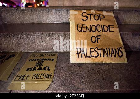 Warsaw, Poland. 20th Oct, 2023. Anti-war placards are seen lying on stairs during the pro-Palestinian rally in Warsaw. Hundreds of people - among them Palestinians - gathered in pouring rain in Warsaw's center to protest under the slogan 'Stop ethnic cleansing in Gaza'. The pro-Palestinian demonstrators demand end of bombing civilian targets in Gaza by Israel, open the humanitarian corridors and provide food, water and medicine to the inhabitants of the Gaza Strip. Protesters chanted slogans like 'Free Palestine' or 'Israel is a terrorist state'. Credit: SOPA Images Limited/Alamy Live News Stock Photo
