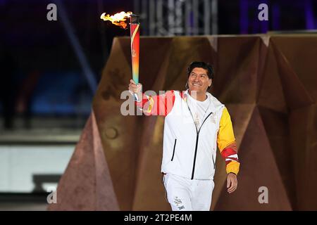 Santiago, Chile. 20th Oct, 2023. Former Chilean football player Ivan Zamorano and bronze medalist at Sydney 2000, carries the Olympic Torch, during the Opening Ceremony of the Santiago 2023 Pan American Games, at National Stadium, in Santiago on October 20. Photo: Heuler Andrey/DiaEsportivo/Alamy Live News Credit: DiaEsportivo/Alamy Live News Stock Photo