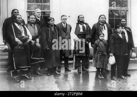 Osage Indians with Senator John W. Harreld and Representative Samuel James Montgomery at the White House when they called upon President Coolidge. (USA) Stock Photo