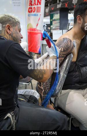 Sao PauloSP 10/20/2023 - 11th/Edition/Tattoo/Week/2023 Sao Paulo SP 10/20/2023 - 11th/Edition/Tattoo/Week/2023 - The first day of Tatto Week started this Friday 20, the biggest tattoo event in the world and features several artists and professionals of the area. The event runs until October 22nd at Expo Center Norte. Photo: Luiz Santos/Ato Press Sao PauloSP 10/20/2023 - 11th/Edition/Tattoo/Week/2023 Sao Paulo Brasil Copyright: xLuizxSantosx Credit: Imago/Alamy Live News Stock Photo