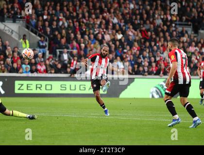 Brentford, London, UK. 21st October 2023; Gtech Community Stadium, Brentford, London, England; Premier League Football, Brentford versus Burnley; Bryan Mbeumo of Brentford shoots and scores his sides 2nd goal in the 62nd minute to make it 2-0 Credit: Action Plus Sports Images/Alamy Live News Stock Photo