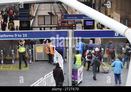 London, UK. 21st October 2023. Many trains to Scotland and the North East were cancelled from Kings Cross station due to the heavy rains and strong gales of Storm Babet. The station had to be closed by transport police at times this afternoon due to over crowding. Credit : Monica Wells/Alamy Live News Stock Photo