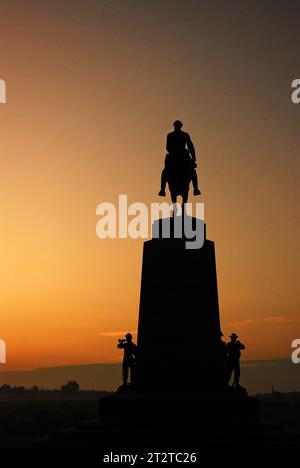 The Virginia Memorial, featuring Robert E Lee on horseback on the top, is silhouetted against the dawn sky at the Gettysburg National Military Park Stock Photo