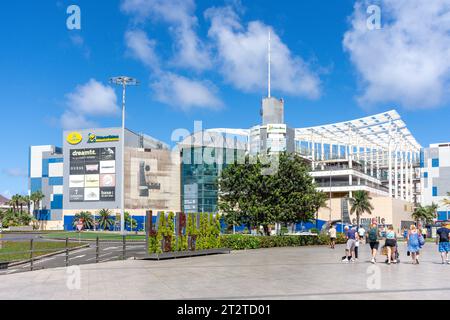 Centro Comercial El Muelle (shopping centre) and city sign, Muelle de Sta. Catalina, Las Palmas de Gran Canaria, Gran Canaria, Canary Islands, Spain Stock Photo