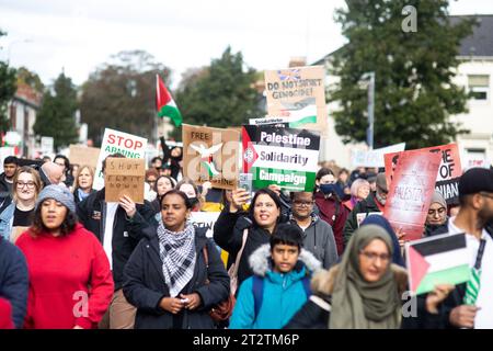 CARDIFF, WALES. 21st October 2023. Protesters march from Cardiff City Hall to the Senedd in solidarity with Gaza and Palestine due to the recent support to Israel from the UK Government. Stock Photo