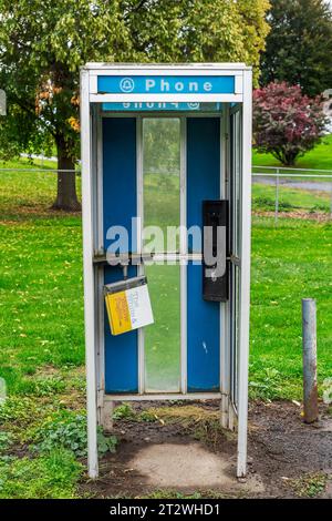 Walla Walla, WA, USA – October 10, 2023: An old public telephone booth stands abandoned in Walla Walla, WA. Stock Photo