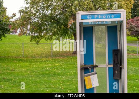 Walla Walla, WA, USA – October 10, 2023: An old public telephone booth stands abandoned in Walla Walla, WA. Stock Photo