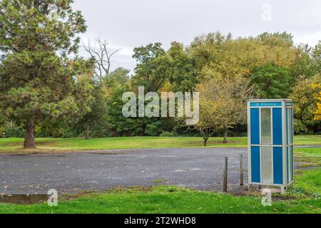 Walla Walla, WA, USA – October 10, 2023: An old public telephone booth stands abandoned in Walla Walla, WA. Stock Photo