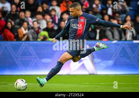 Paris, France, France. 21st Oct, 2023. Kylian MBAPPE of PSG during the Ligue 1 match between Paris Saint-Germain (PSG) and RC Strasbourg at Parc des Princes Stadium on October 21, 2023 in Paris, France. (Credit Image: © Matthieu Mirville/ZUMA Press Wire) EDITORIAL USAGE ONLY! Not for Commercial USAGE! Credit: ZUMA Press, Inc./Alamy Live News Stock Photo