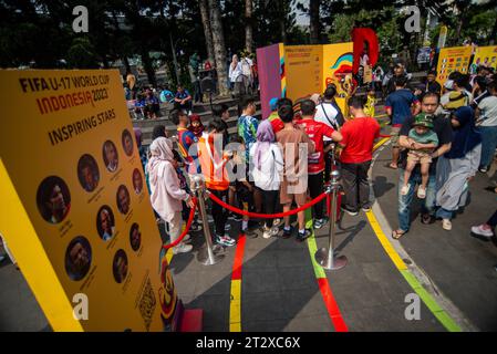 FIFA U-17 WOLRD CUP 2023 TROPHY EXPERIENCE People queue to take pictures during the FIFA U-17 World Cup 2023 Trophy Experience in Bandung, West Java, Indonesia, October 22, 2023. The event was held to welcome the U-17 World Cup Football to be held in Indonesia on 10 November, 2023. Credit: Imago/Alamy Live News Stock Photo