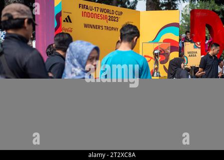 FIFA U-17 WOLRD CUP 2023 TROPHY EXPERIENCE People queue to take pictures during the FIFA U-17 World Cup 2023 Trophy Experience in Bandung, West Java, Indonesia, October 22, 2023. The event was held to welcome the U-17 World Cup Football to be held in Indonesia on 10 November, 2023. Credit: Imago/Alamy Live News Stock Photo