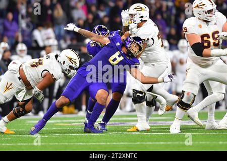 Seattle, WA, USA. 21st Oct, 2023. Washington Huskies defensive end Bralen Trice (8) tries to get the quarterback during the NCAA football game between the Arizona State Sun Devils and Washington Huskies at Husky Stadium in Seattle, WA. Washington defeated Arizona State 15-7. Steve Faber/CSM/Alamy Live News Stock Photo