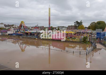 Bewdley, Worcestershire, 22nd October 2023. Flood barriers have been deployed as the River Severn continues to rise after Storm Babet, with the levels expected to peak on Monday evening. In nearby Stourport On Severn a car park lies underwater. G.P. Essex /Alamy Live News Stock Photo