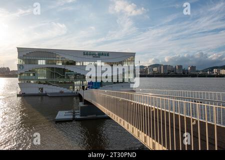 Seoul, South Korea - 14 July 2022: Seoul Wave Art Center building, floating Starbucks on Hangang River or Han River with sunset sky. Stock Photo