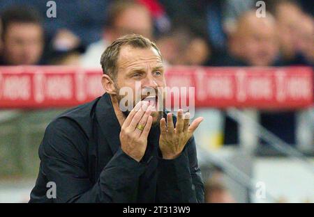 Bo Svensson, MZ Trainer   in the match 1. FSV MAINZ 05 -  FC BAYERN MUENCHEN    on Oct 21, 2023 in Mainz, Germany. Season 2023/2024, 1.Bundesliga, FCB, München, matchday 8, 8.Spieltag © Peter Schatz / Alamy Live News    - DFL REGULATIONS PROHIBIT ANY USE OF PHOTOGRAPHS as IMAGE SEQUENCES and/or QUASI-VIDEO - Stock Photo