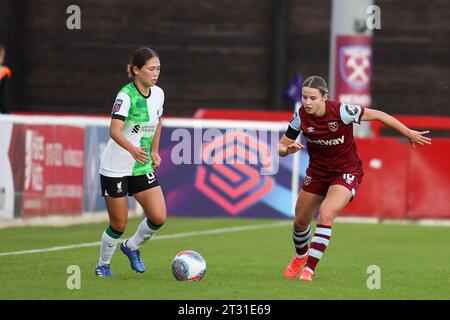 Anouk Denton (3 England) controls the ball during the National Team ...