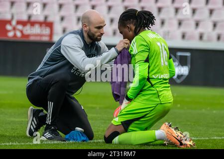 Dijon, France. 18th Oct, 2023. Dijon, France, October 22nd 2023: Goalkeeper Ines Marques (1 Paris) receives medical treatment during the D1 Arkema game between Dijon and Paris FC in Stade Gaston Gerard in Dijon, France. (Leiting Gao/SPP) Credit: SPP Sport Press Photo. /Alamy Live News Stock Photo