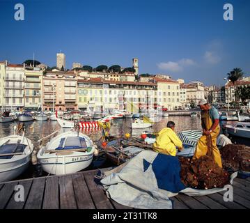 France. Provence-Alpes-Côte d'Azur. Cannes. Old harbour. Fishermen on quayside. Stock Photo