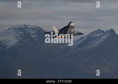 An F-22 Raptor conducts flight operations at Joint Base Elmendorf-Richardson, Alaska on Sept. 28, 2023. Photo by Senior Airman Julia Leben Stock Photo