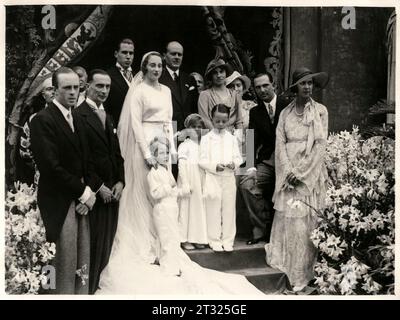 1932 , 11 june , Roma , ITALY : The marriage of italian principessa GIULIA BONCOMPAGNI LUDOVISI ( 1914 - 1996 ), daughter of The Governatore di Roma (1928 - 1935 ) Senatore  principe Francesco ( 1866 - 1955 ) di  Piombino and Venosa and Nicoletta dei marchesi Prinetti Castelletti ( 1891 - 1931 ),  with his cousin prince Giovanni Boncompagni Ludovisi ( 1911 - 1964 ). Present at the wedding as witnesses were the hereditary prince UMBERTO of Piedmont (future King of Italy UMBERTO II of SAVOIA in May 1946) and his wife Princess Maria Josè of Belgium . In the photo from the Left: Gregorio Boncompag Stock Photo