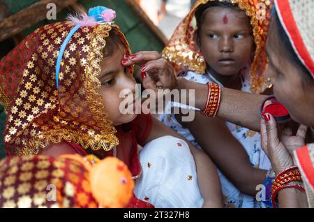 Guwahati, Assam, India. 22nd Oct, 2023. Devotees throng during Navratri Festival at Kamakhya temple. (Credit Image: © David Talukdar/ZUMA Press Wire) EDITORIAL USAGE ONLY! Not for Commercial USAGE! Stock Photo