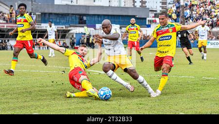 Brusque, Brazil. 22nd Oct, 2023. Today the champion of series C will be known, in the first game of the final in Manaus, Amazonas x Brusque drew goalless and today they decide the championship at the Augusto Bauer Stadium in Brusque. Credit: Fábio Monteiro/FotoArena/Alamy Live News Stock Photo