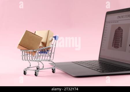 Shopee is e-commerce technology company. Shopping cart with parcels on the  background of the Shopee logo Stock Photo - Alamy