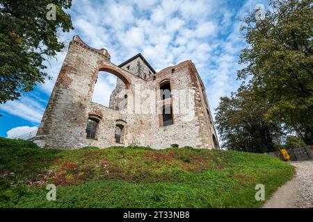 Rudno, Poland - October 15, 2023: Tenczyn Castle in Rudno on the Trail of the Eagles' Nests. A beautifully situated fortress. Castle ruin. Kraków-Częs Stock Photo