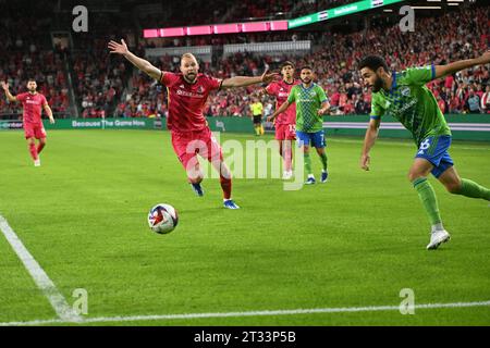 St. Louis, Missouri, USA. 21st Oct, 2023. St. Louis City SC forward JOAO KLAUSS (9) protests an apparent uncalled handball as he and Seattle Sounders FC defender ALEX ROLDAN (16) race for the ball at CityPark in St. Louis. (Credit Image: © Sven White/ZUMA Press Wire) EDITORIAL USAGE ONLY! Not for Commercial USAGE! Stock Photo