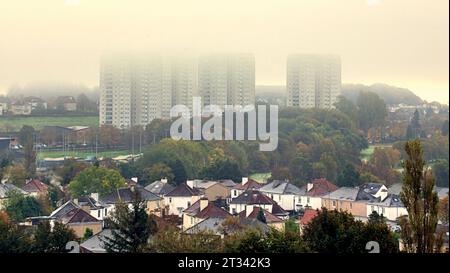 Glasgow, Scotland, UK. 23rd October, 2023. UK Weather: Fog start descended top down fog saw the towers of lincoln avenue as temperatures dropped overnight. Credit Gerard Ferry/Alamy Live News Stock Photo