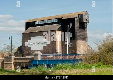 BATTLESBRIDGE, ESSEX, UK - APRIL 10, 2010:  View of the bridge over the River Crouch and Antique Centre in the Old Granary Stock Photo