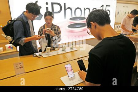 SHANGHAI, CHINA - SEPTEMBER 24, 2023 - Customers experience iPhone 15 series phones at an Apple store in Shanghai, China, September 24, 2023. With the Stock Photo