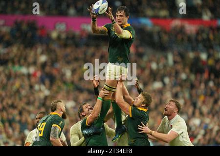 South Africa's Franco Mostert cathes the ball in a line-out during the 2023 Rugby World Cup Semi-finals match between England and South Africa at the Stade de France in Saint-Denis, France on October 21, 2023. Credit: FAR EAST PRESS/AFLO/Alamy Live News Stock Photo