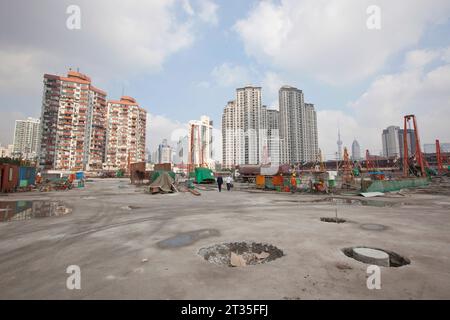 CONSTRUCTION WORK IN SHANGHAI CHINA Stock Photo