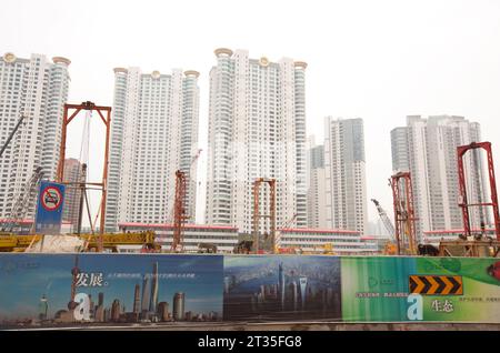 CONSTRUCTION WORK IN SHANGHAI CHINA Stock Photo