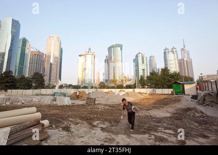 CONSTRUCTION WORK IN SHANGHAI CHINA Stock Photo
