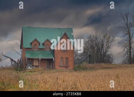 An old abandoned farmhouse in autumn on a farm yard in rural Ontario, Canada Stock Photo