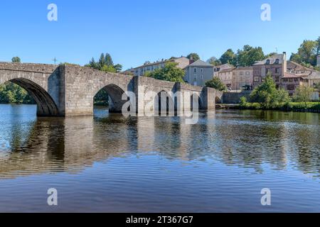 Pont Saint-Étienne in Limoges, France. Links the halves of the city over the river Vienne, completed in 1203. One of the best preserved in France. Stock Photo