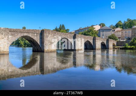 Pont Saint-Étienne in Limoges, France. Links the halves of the city over the river Vienne, completed in 1203. One of the best preserved in France. Stock Photo