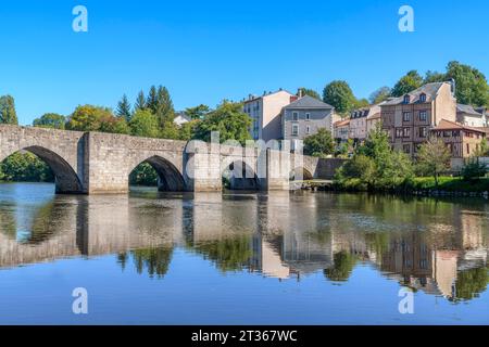 Pont Saint-Étienne in Limoges, France. Links the halves of the city over the river Vienne, completed in 1203. One of the best preserved in France. Stock Photo