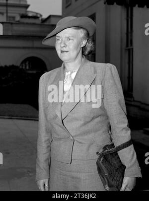 Dorothy Thompson. Portrait of the American journalist and broadcaster, Dorothy Celene Thompson (1893-1961) outside the White House in May 1940, photo by Harris and Ewing. Stock Photo