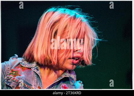 BILLIE PIPER, SINGER, 2000: Billie Piper at 18-years-old on the Smash Hits 2000 Tour playing live at Cardiff International Arena CIA in Cardiff on 30 November 2000. Photograph: Rob Watkins Stock Photo