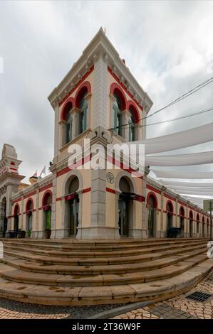 Market building in town centre, Praca da Republica, Loule, Algarve, Portugal Stock Photo